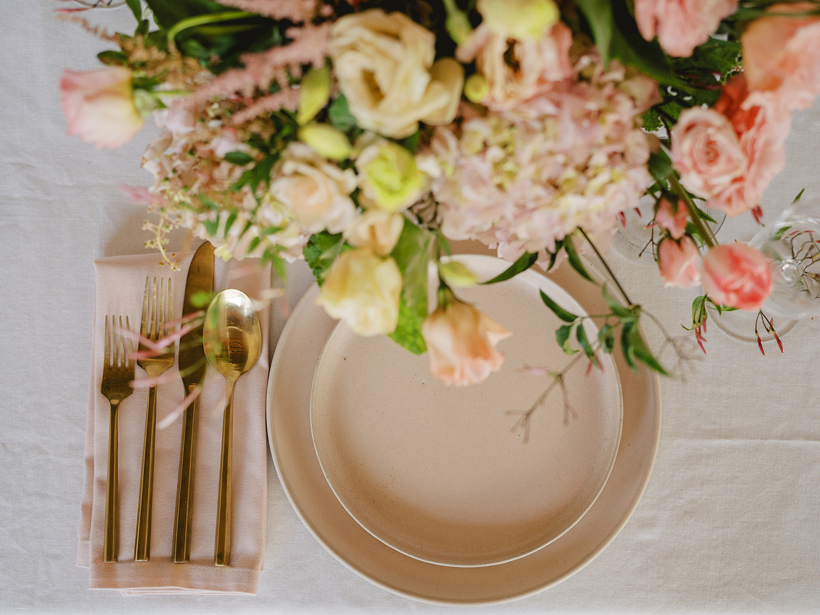 Blush A la Carte Wedding Centerpiece with Table Setting by Green Fresh Florals + Plants